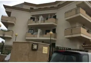 A 2-bedroom apartment of 76m2 is parked in front of an apartment building in Malaga-Fuengirola.