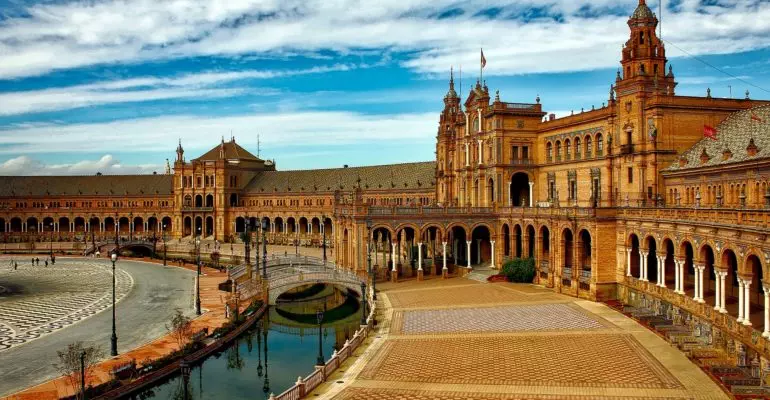 A view of the Plaza in Seville, ideal for real estate opportunities.