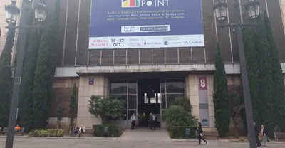 A Barcelona Meeting Point venue featuring a building with a prominent banner display.